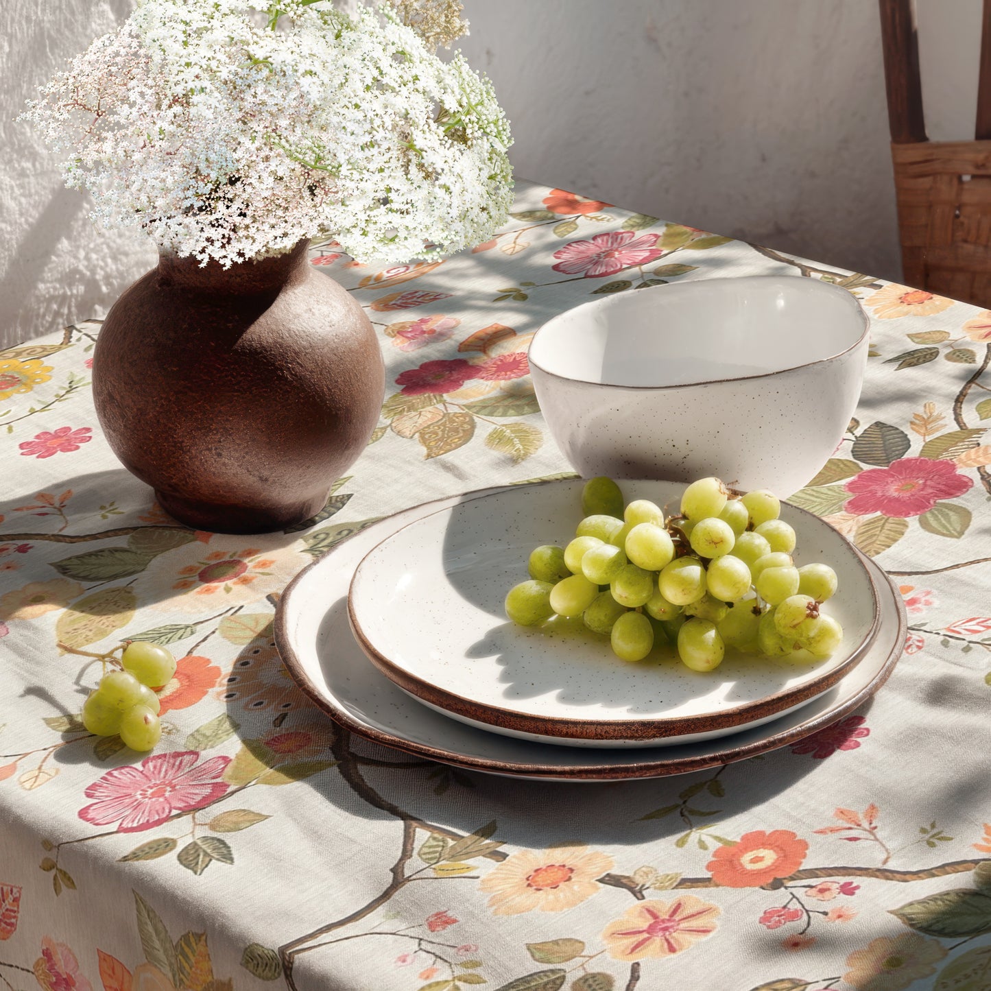 Jacquard Tischdecke aus beschichteter Baumwolle mit Fleckenschutz AMA05 beige retro Blumen eckig rund oval