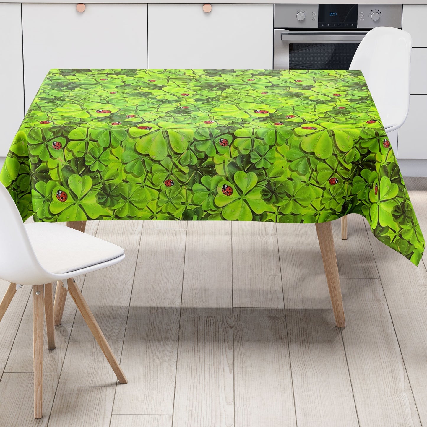 Nappe en toile cirée F100 trèfles coccinelle porte-bonheur carrée ronde ovale