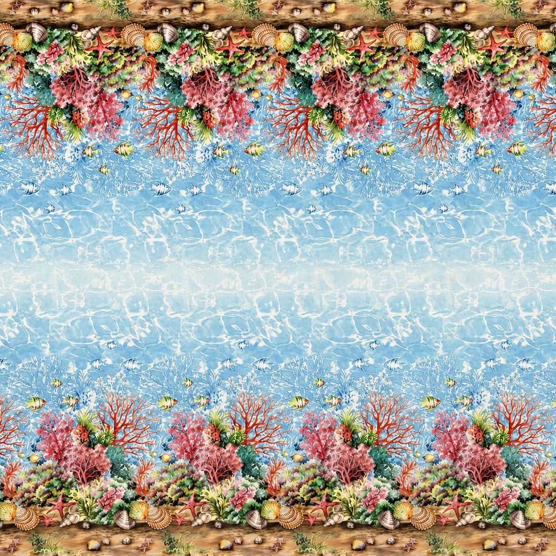 Wachstuch-Tischdecke mit maritimem Design. Das Muster zeigt eine detailreiche Unterwasserwelt mit bunten Korallen, tropischen Fischen, Muscheln und Seesternen. Die dekorativen Bordüren umrahmen eine Wasseroberflächen-Optik in hellen Blau- und Türkistönen, die an klares Meerwasser erinnert. Die farbenfrohe Gestaltung verleiht der Tischdecke eine sommerliche, frische und maritime Ausstrahlung.