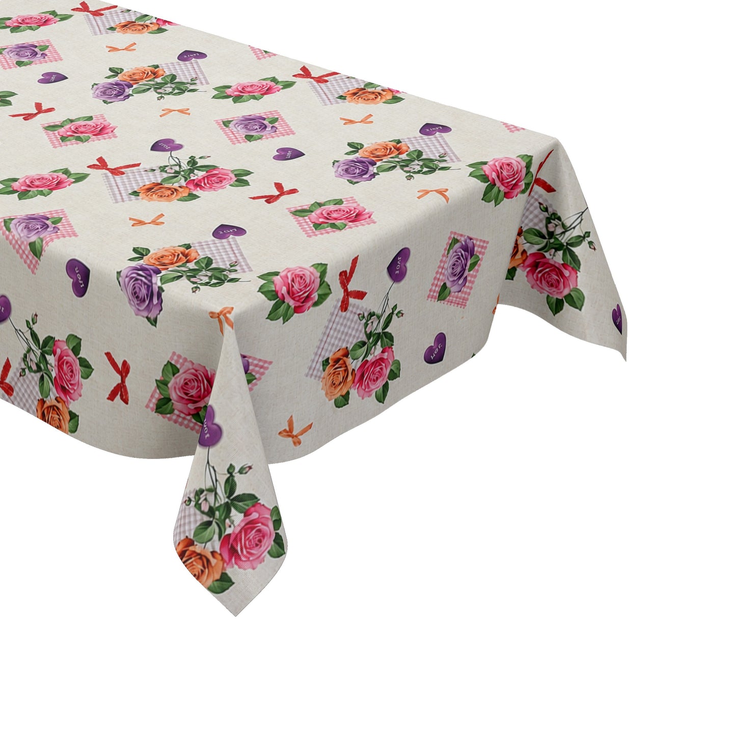 Rechteckige Wachstuch-Tischdecke mit romantischem Blumenmuster auf cremefarbenem Hintergrund. Rosa, lilafarbene und apricotfarbene Rosen wechseln sich mit grünen Blättern, karierten rosa Elementen, kleinen Schleifen und lilafarbenen Herzen mit „Love“-Aufschrift ab. Die Tischdecke fällt dekorativ über die Tischkanten und vermittelt einen verspielten, floralen Landhausstil.