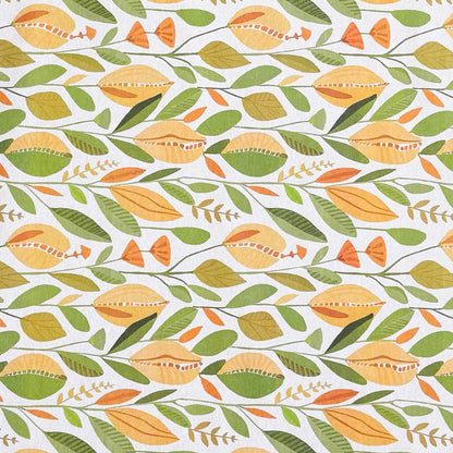 Die Jacquard Tischdecke aus beschichteter Baumwolle zeigt ein harmonisches, naturinspiriertes Muster aus stilisierten Blättern, Zweigen und kleinen Blüten in warmen Grün-, Gelb- und Orangetönen.