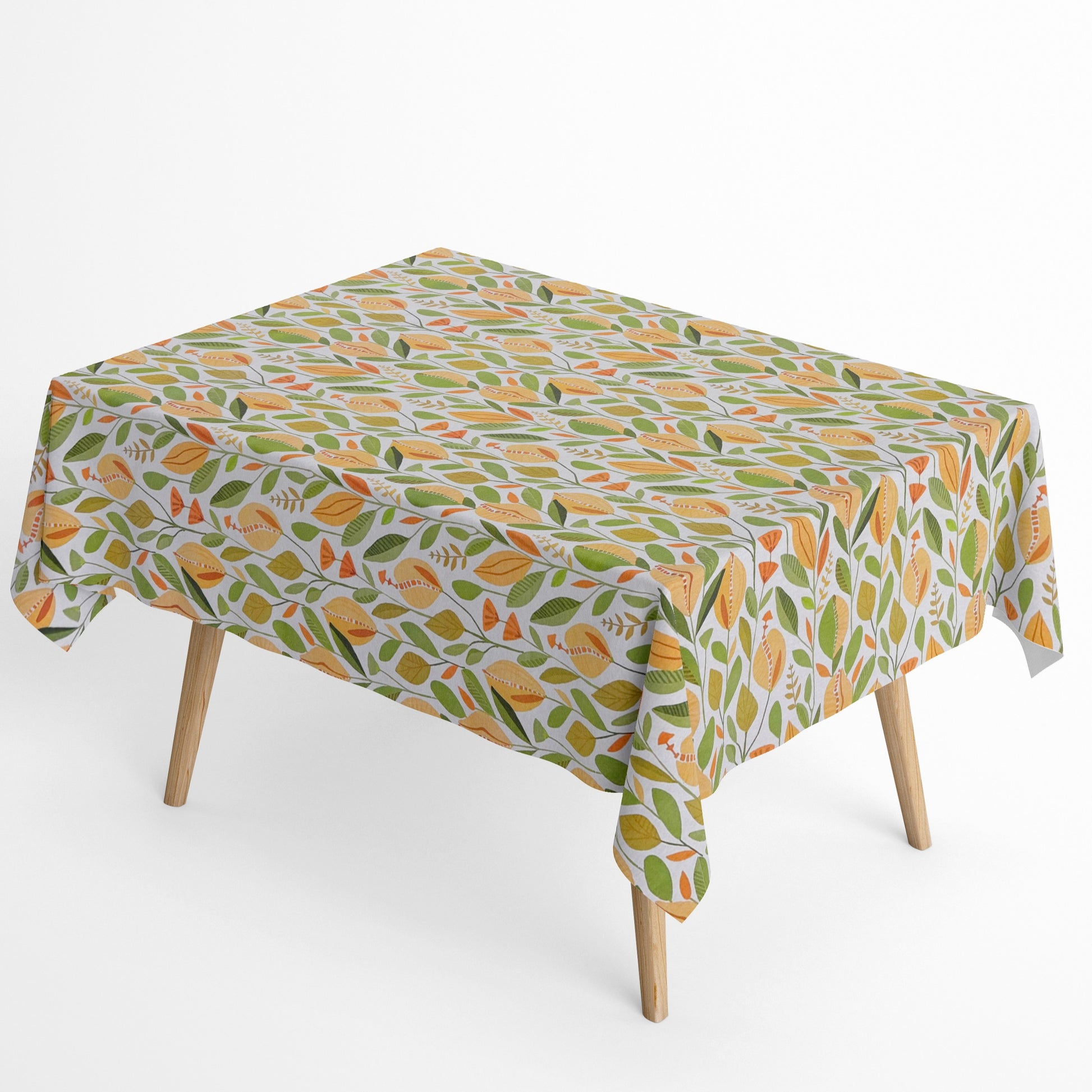 Die Jacquard Tischdecke aus beschichteter Baumwolle zeigt ein harmonisches, naturinspiriertes Muster aus stilisierten Blättern, Zweigen und kleinen Blüten in warmen Grün-, Gelb- und Orangetönen.