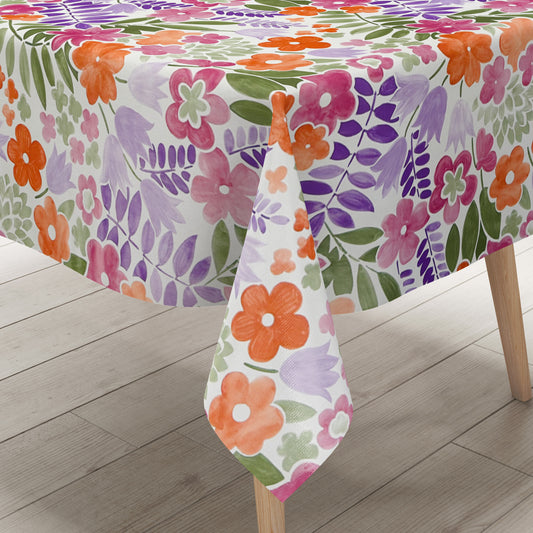 Florale Wachstuch-Tischdecke mit pinken, orangen und violetten Blüten sowie grünen Blättern auf hellem Hintergrund, dichtes und verspieltes Muster für fröhliche und farbenfrohe Tischdekoration