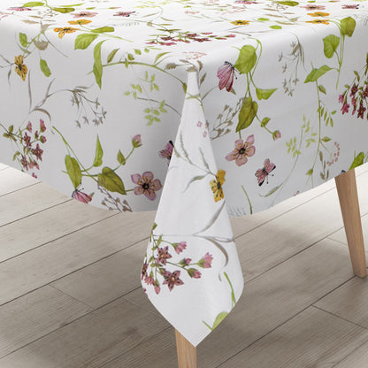 Wachstuch-Tischdecke mit floralem Muster aus zarten Blüten, grünen Blättern und Schmetterlingen auf hellem Hintergrund