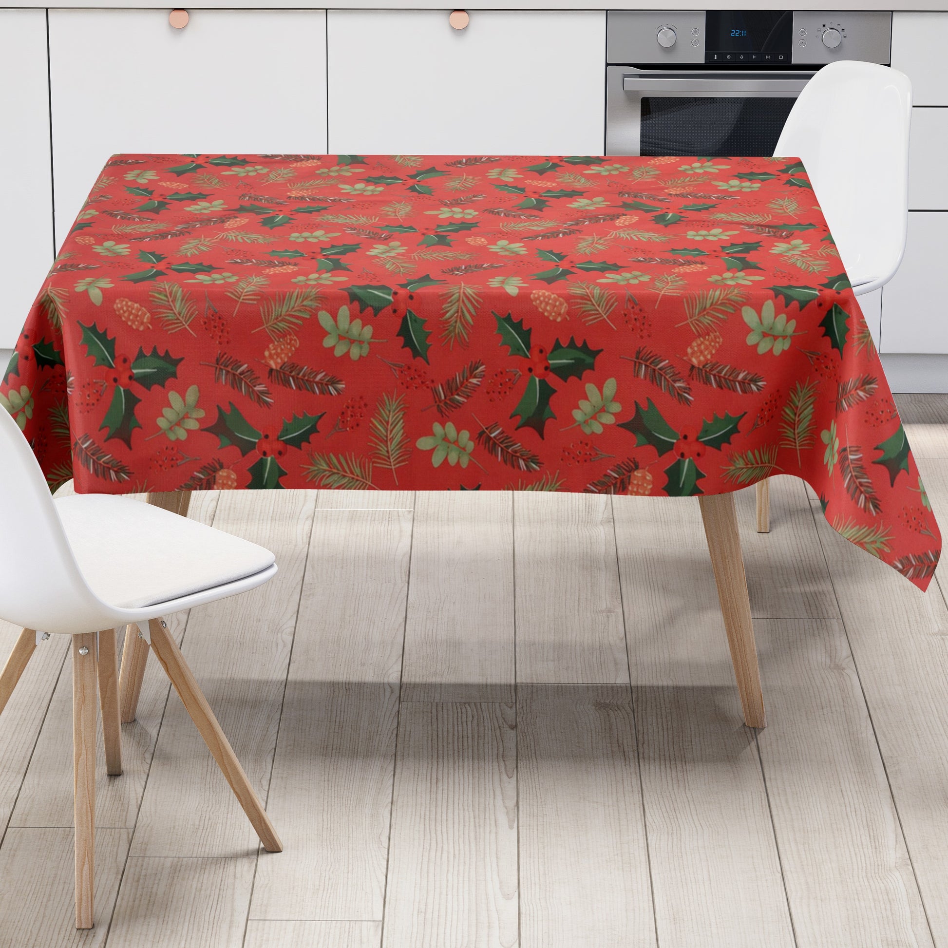 Weihnachtliche Wachstuch-Tischdecke auf rotem Hintergrund mit gleichmäßig verteilten Tannenzweigen, Tannenzapfen, Blättern und kleinen Beeren in einem natürlichen, dekorativen Stil.