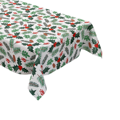 Weihnachtliche Wachstuch-Tischdecke auf weißem Hintergrund mit Tannenzweigen, Tannenzapfen, grünen Blättern und roten Beeren in einem leichten, natürlichen Muster.