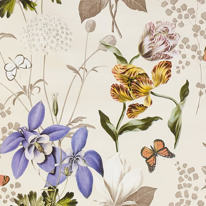 Elegante Wachstuch-Tischdecke mit stilisierten Blüten in Blau, Gelb und Rosa, feinen Blättern und Schmetterlingen auf hellem Hintergrund, ruhiges und harmonisches Naturdesign für dezente Tischdekoration