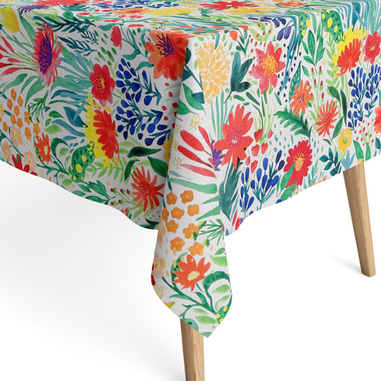 Die Jacquard Tischdecke aus beschichteter Baumwolle begeistert mit einem dynamischen, dicht komponierten Blütenmix in kräftigen Farben.