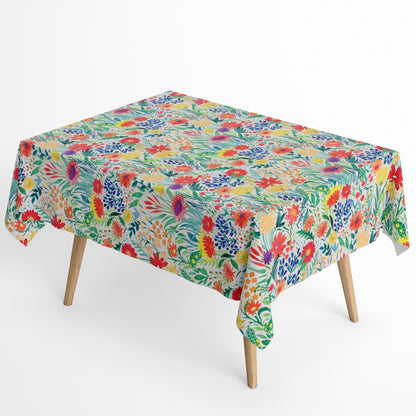 Die Jacquard Tischdecke aus beschichteter Baumwolle begeistert mit einem dynamischen, dicht komponierten Blütenmix in kräftigen Farben.