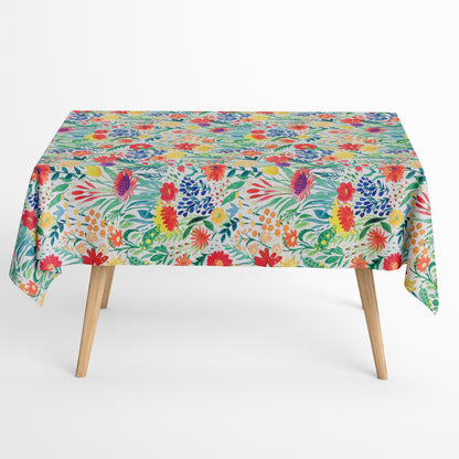 Die Jacquard Tischdecke aus beschichteter Baumwolle begeistert mit einem dynamischen, dicht komponierten Blütenmix in kräftigen Farben.