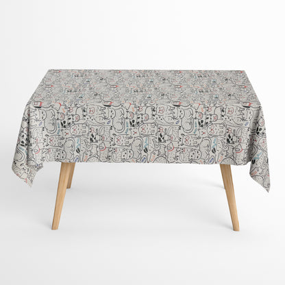 Beschichtete Baumwoll-Tischdecke mit Fleckenschutz im Design DP160, bedruckt mit einem verspielten Allover-Muster aus gezeichneten Hunden und Katzen sowie kleinen Motiven wie Knochen, Fischen, Pfoten und Halsbändern auf hellem Hintergrund.