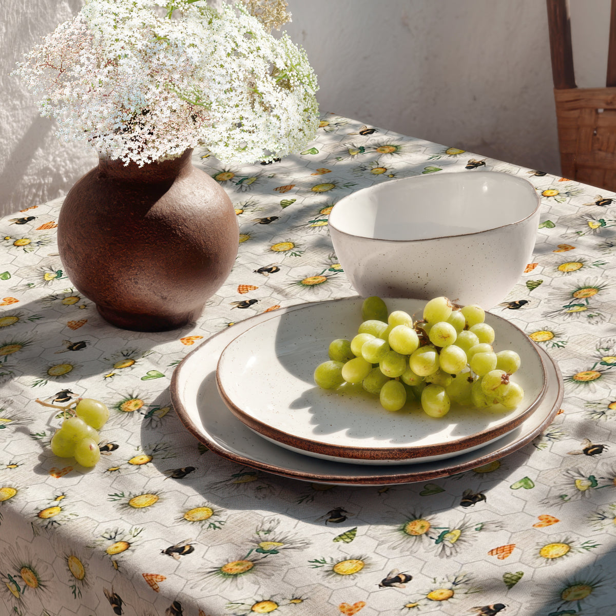 Tischdecke aus beschichteter Baumwolle Bienen und Blüten