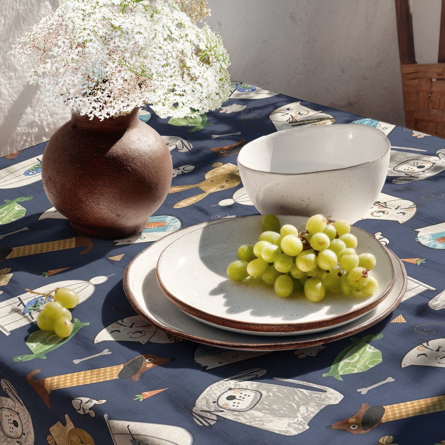 Jacquard Tischdecke aus beschichteter Baumwolle mit Fleckenschutz JQ1416 dunkelblau Tiere Katzen Hunde eckig rund oval