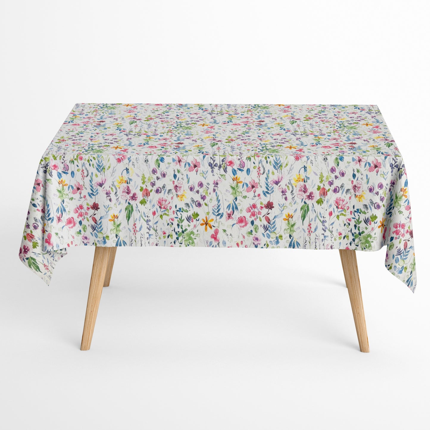 Beschichtete Jacquard-Tischdecke aus Baumwolle mit Fleckenschutz im Design JQ1417, weißer Hintergrund mit einem filigranen Allover-Muster aus bunten Wildblumen, Blättern und Zweigen in Aquarelloptik.