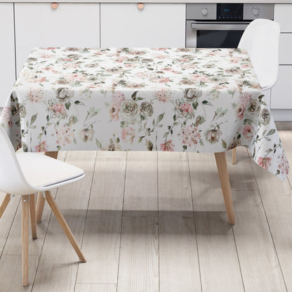 Wachstuch-Tischdecke mit romantischem Vintage-Blumenmuster auf hellem Hintergrund. Zarte Rosen, Hortensien und kleine Blüten in Rosa, Creme, Taupe und Grün sind im Aquarellstil dargestellt und von feinen Blättern ergänzt.
