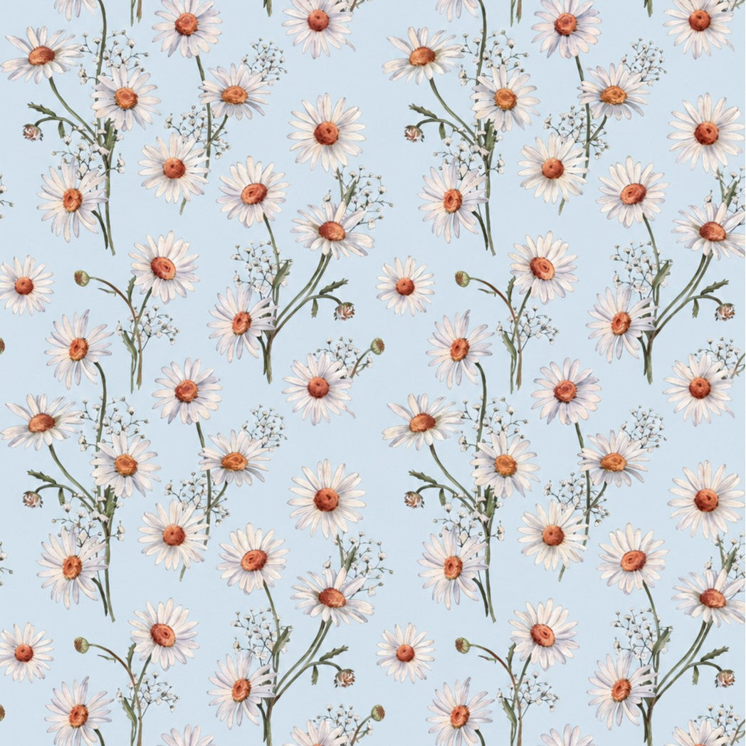 Wachstuch-Tischdecke mit weißen Margeriten und feinem Schleierkraut auf hellblauem Hintergrund. Orangefarbene Blütenmitten und grüne Stiele ergänzen das zarte, frische Blumenmuster mit sommerlicher Ausstrahlung.