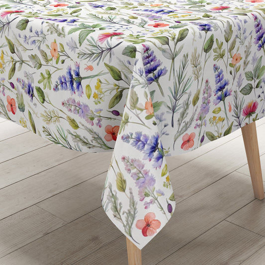 Wachstuch-Tischdecke mit filigranem Wildblumenmuster auf hellem Hintergrund. Zarte Blüten in Rosa, Lila, Blau, Gelb und Koralle werden von feinen grünen Blättern und Gräsern im Aquarellstil ergänzt.