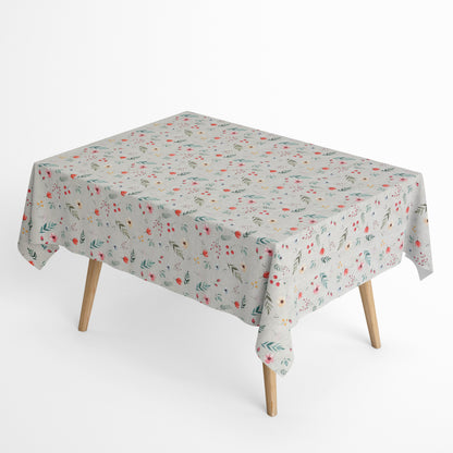 Jacquard Tischdecke aus beschichteter Baumwolle mit zartem Streublumenmuster aus Blüten, Blättern und Beeren in sanften Farben, fleckenabweisend und pflegeleicht.