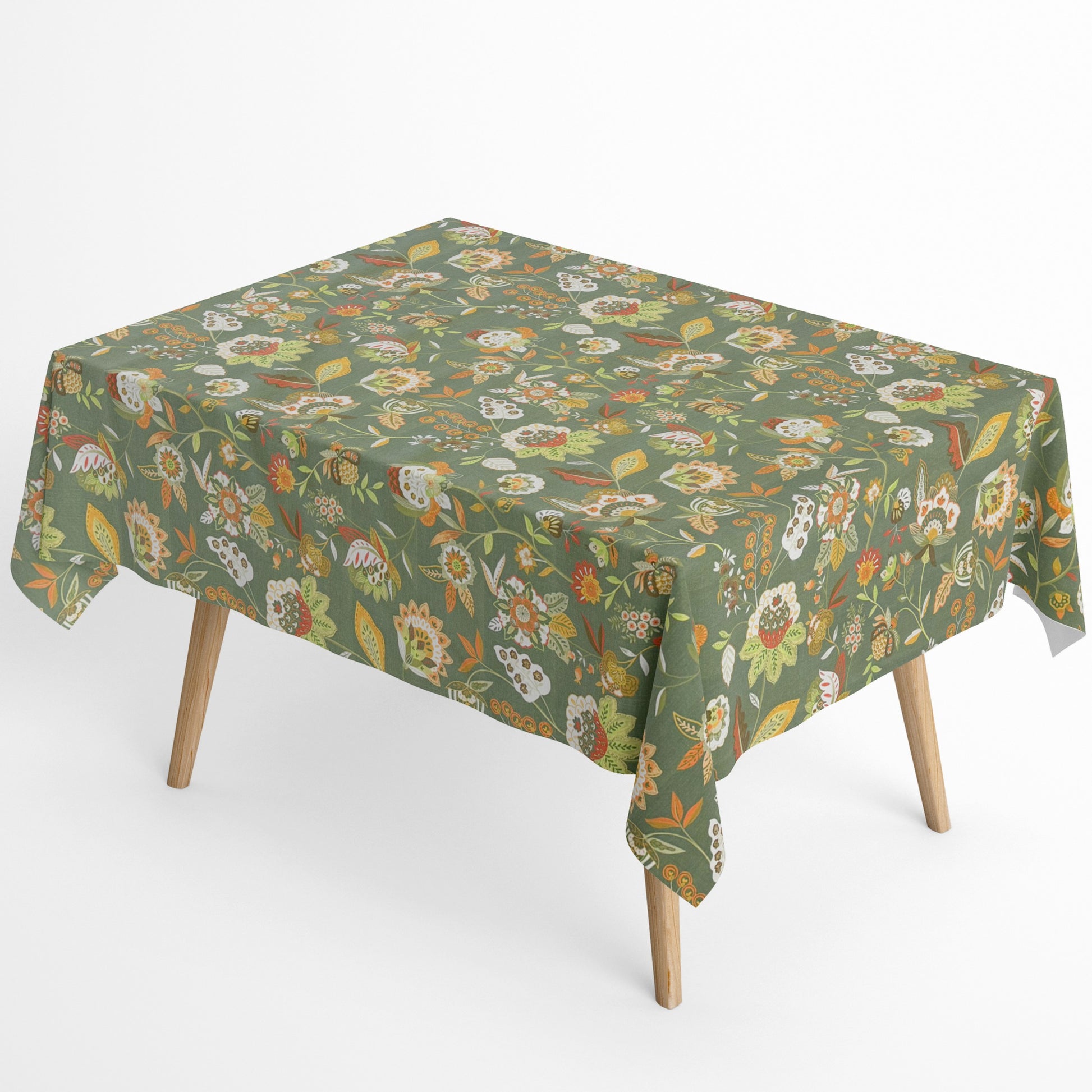 Jacquard-Tischdecke aus beschichteter Baumwolle mit boho-inspiriertem, detailreichem Blumenmuster auf dunkelgrünem Hintergrund; filigrane Blüten, Blätter und Ornamente in warmen Natur- und Erdtönen, fleckenabweisend und pflegeleicht.